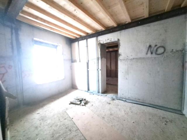 Trilocale ristrutturato, Massa borgo del ponte