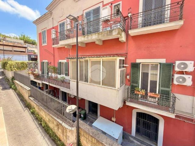 Trilocale traversa di via Maroder, Anfiteatro, Pozzuoli
