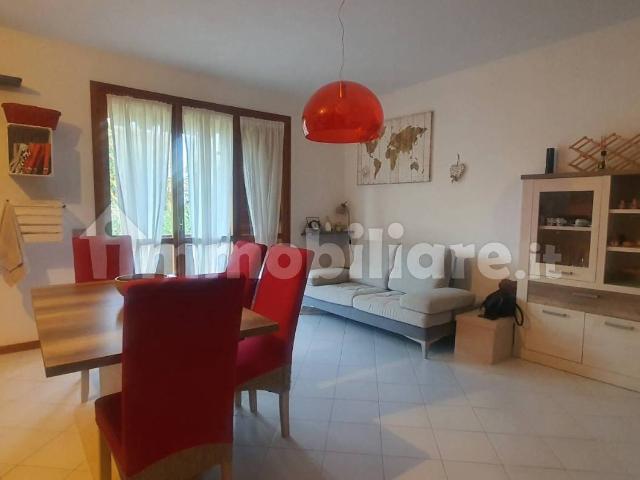 Trilocale via Magliano, Marina di Massa Centro, Massa