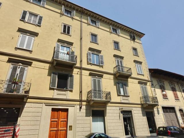 Trilocale via Martiri della Libertà 27, Gran Madre Crimea, Torino