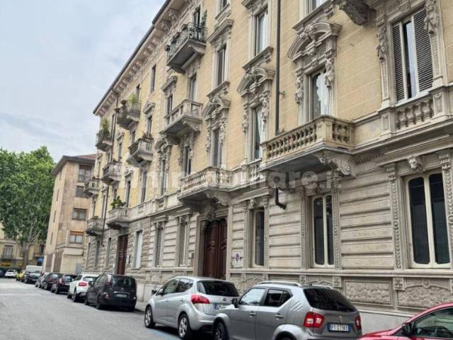 Trilocale via Michele Schina 5, San Donato, Torino