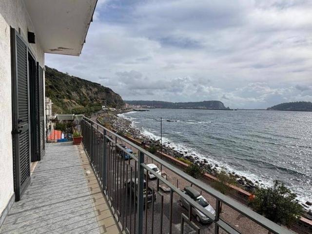 Trilocale via napoli, Lungomare, Pozzuoli