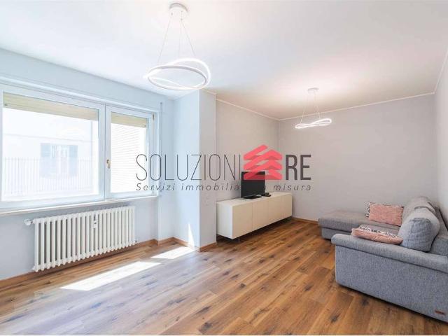 Trilocale via Azario, 3, Centro Stazione, Novara