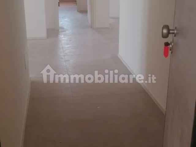 Trilocale via Adamello 2, Centro, Tolentino