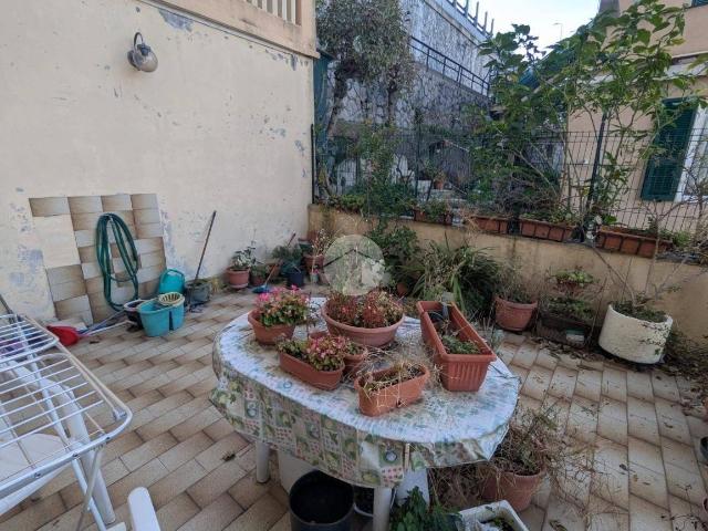 Trilocale via Adelaide Ristori 20, Centro Città, Genova