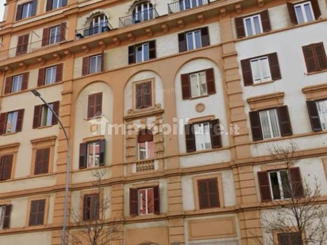 Trilocale via Albalonga 7, Re di Roma, Roma