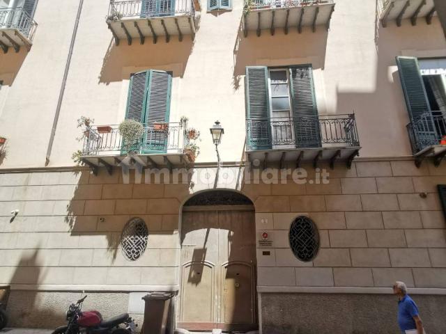 Trilocale via Alloro 3, Kalsa, Palermo