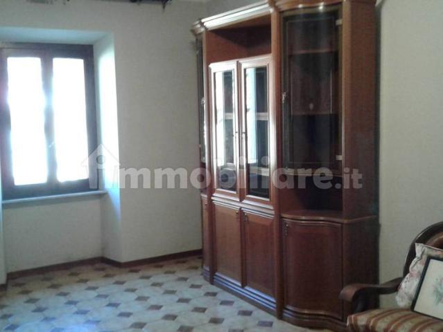 Trilocale via Angelo Ottone 58, Centro, Borgosesia