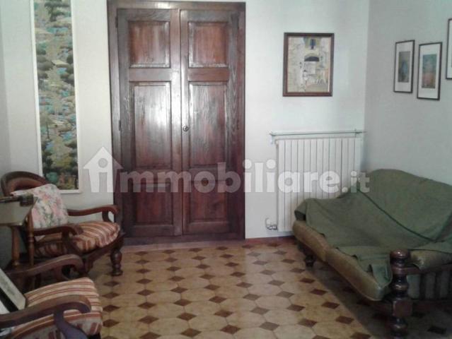 Trilocale via Angelo Ottone 58, Centro, Borgosesia