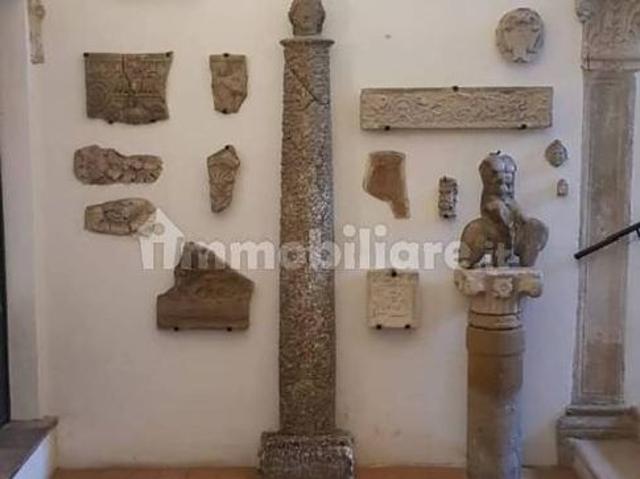 Trilocale via Arco D'Augusto, 36, Centro Storico, Fano