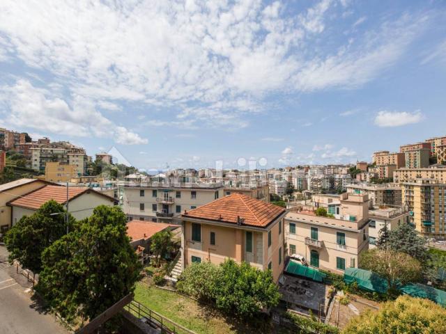 Trilocale via Buratella, Borgoratti, Genova
