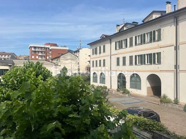 Trilocale via Bernardino Luini, Centro, Varese
