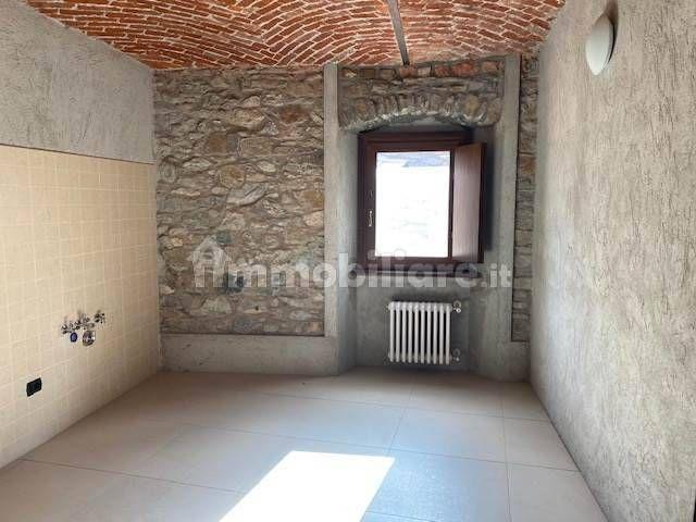 Trilocale via Caduti della Libertà 1, Centro, Verrès