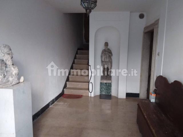 Trilocale via Cairoli 7, Centro, Torri del Benaco