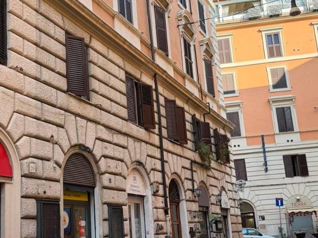 Trilocale via Calatafimi, Repubblica, Roma
