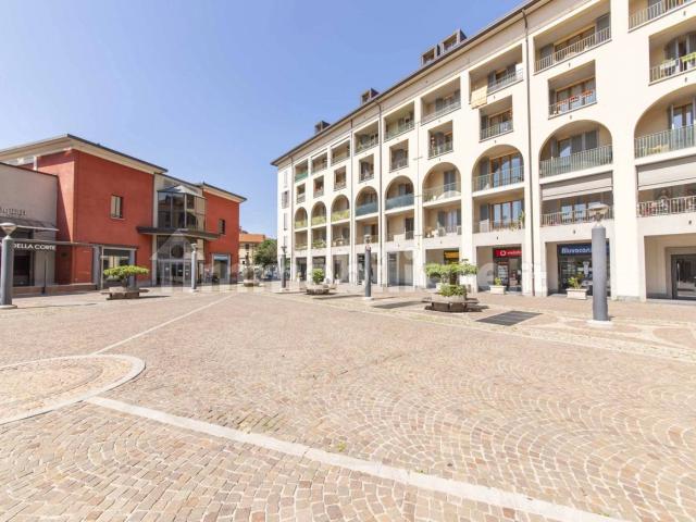 Trilocale via Camillo Benso Conte di Cavour, 29, Centro, Bollate