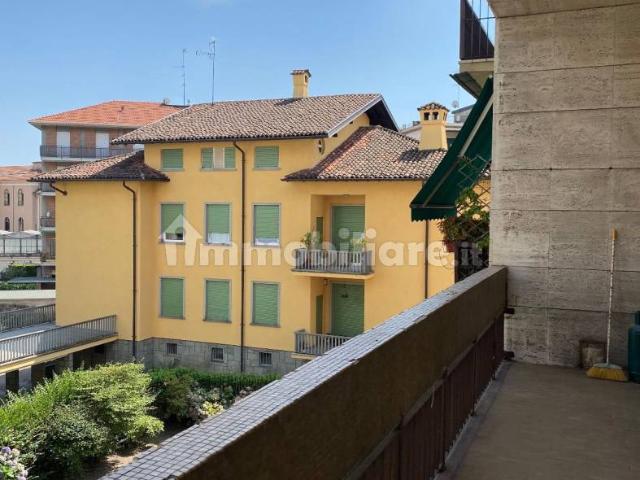 Trilocale via Camillo Benso di Cavour 14, Centro Storico, Biella