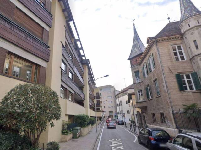 Trilocale via Camillo Benso di Cavour 8, Centro, Bolzano