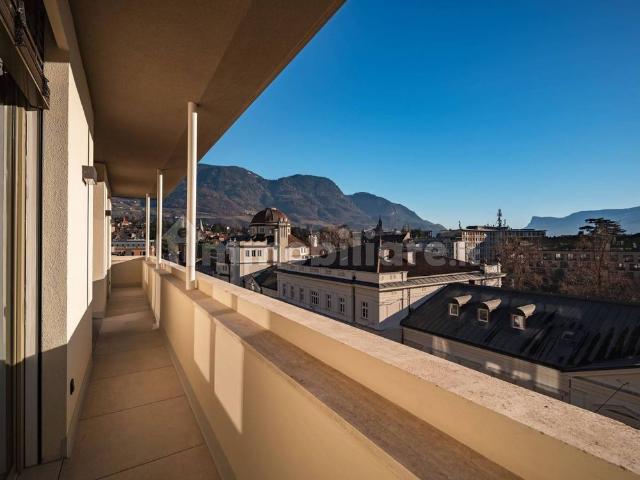 Trilocale via Cassa di Risparmio 2, Centro, Merano