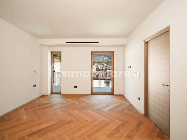 Trilocale via Cassa di Risparmio 2, Centro, Merano