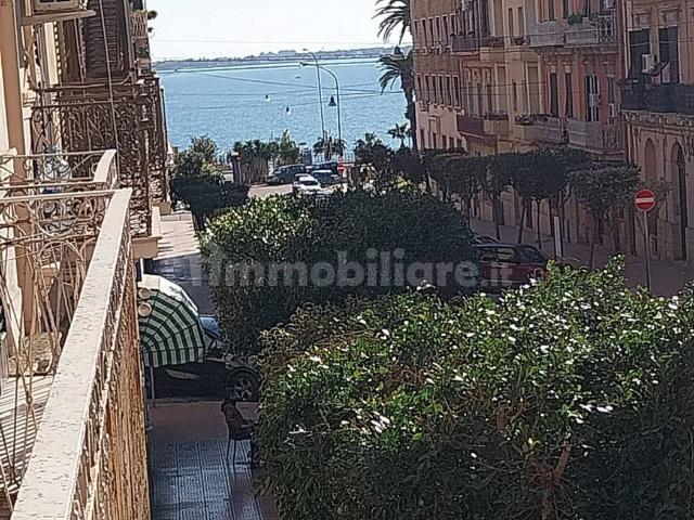 Trilocale via Cataldo Nitti 133, Borgo, Taranto