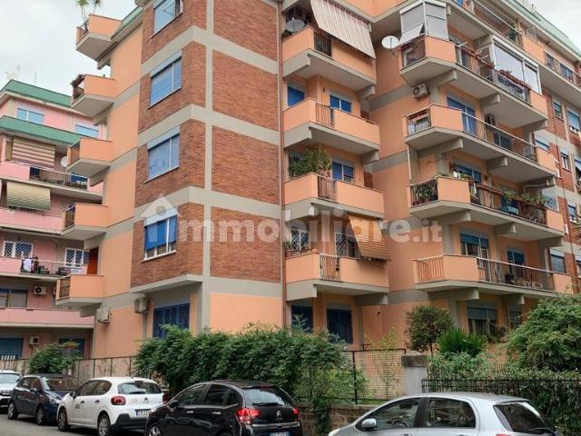 Trilocale via Codroipo, Villa Gordiani, Roma