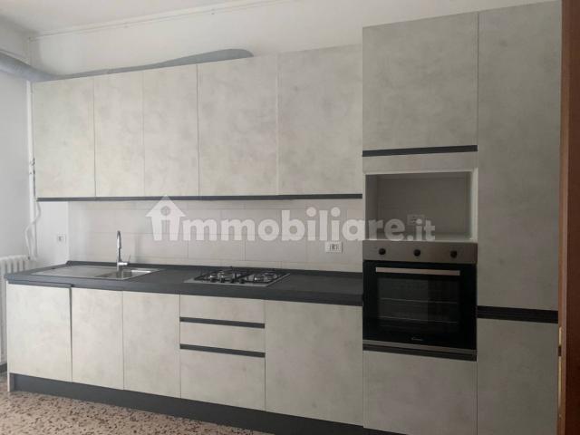 Trilocale via Como 7, Centro, Sesto San Giovanni
