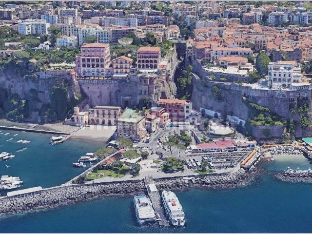 Trilocale via degli Aranci 120, Sorrento