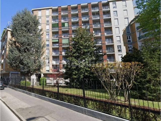 Trilocale via della Salle, 2, Crescenzago, Milano