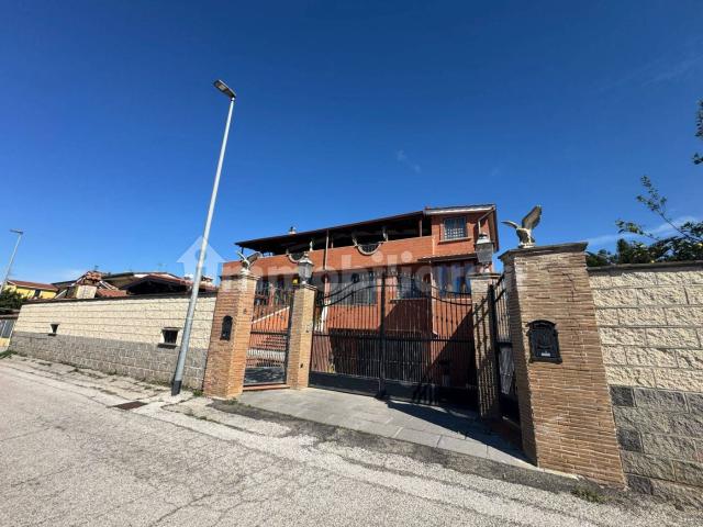 Trilocale via delle Primule 6, Campo Jemini, Pomezia