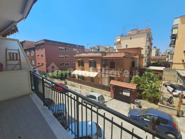 Trilocale via Diomede Carafa, Bagnoli, Napoli