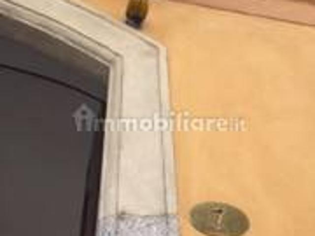 Trilocale via Dolores Bello 7, Centro Storico, Novara