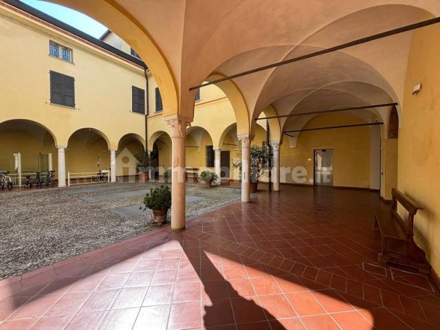 Trilocale via Felice Cavallotti 15, Centro, Cremona
