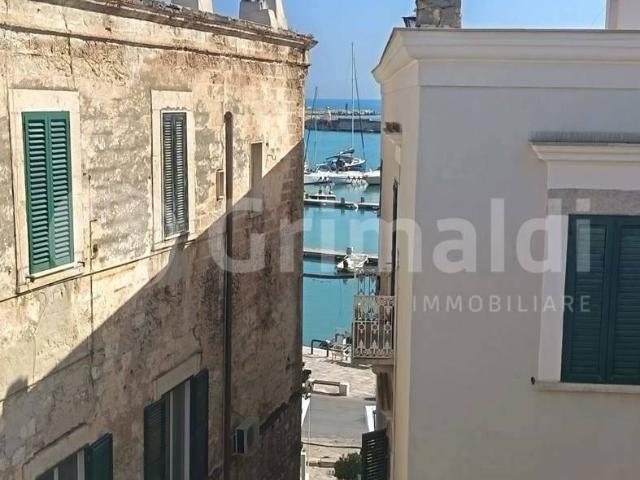 Trilocale via Felicia Nigretti, 12, Trani