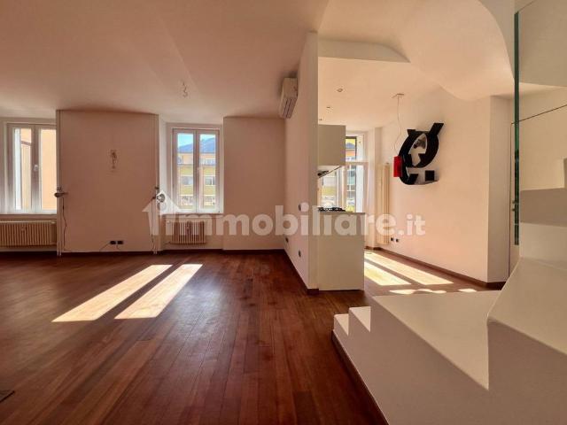 Trilocale via Francesco Crispi, Centro, Bolzano