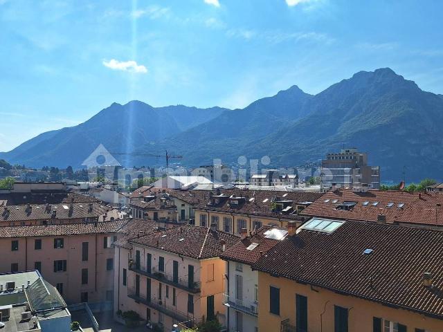 Trilocale via Fratelli Cairoli 50, Centro, Lecco