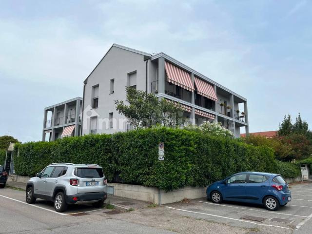 Trilocale via Friuli 23, Centro, Lomazzo