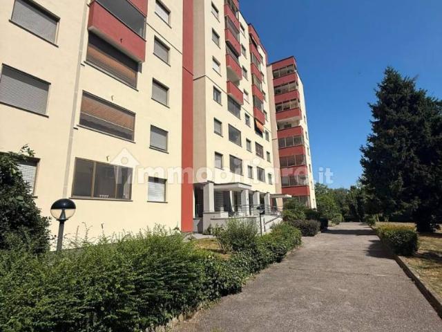 Trilocale via Guido Rossa 7, Centro, Rozzano