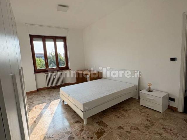 Trilocale via Giosuè Carducci 2, Centro, Bra