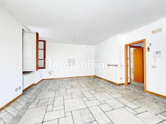 Trilocale via Giuseppe Mazzini 6, Centro, Malnate