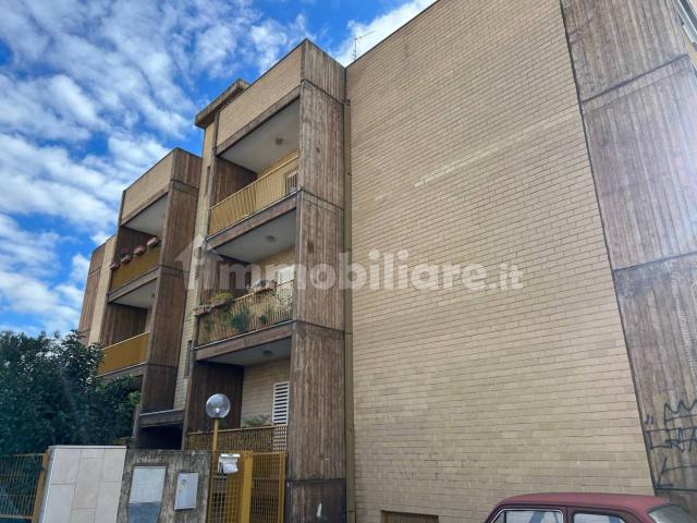 Trilocale via Hermada 36, Modugno