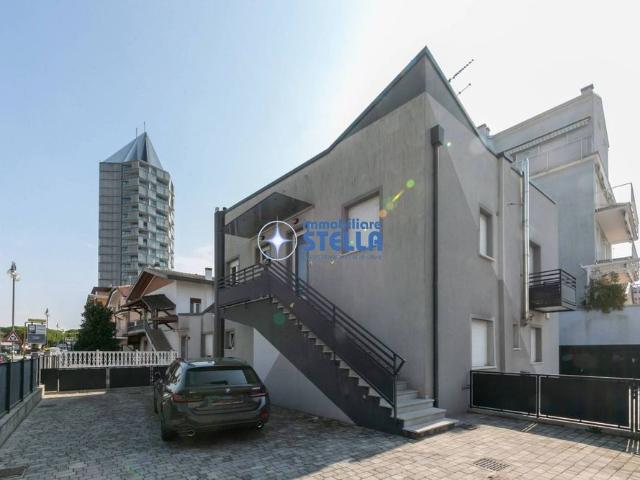 Trilocale via Ippolito Nievo 32, Lido Centro Ovest, Jesolo