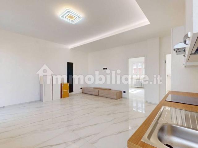 Trilocale via Luigi Mercantini 22, Centro, Bra