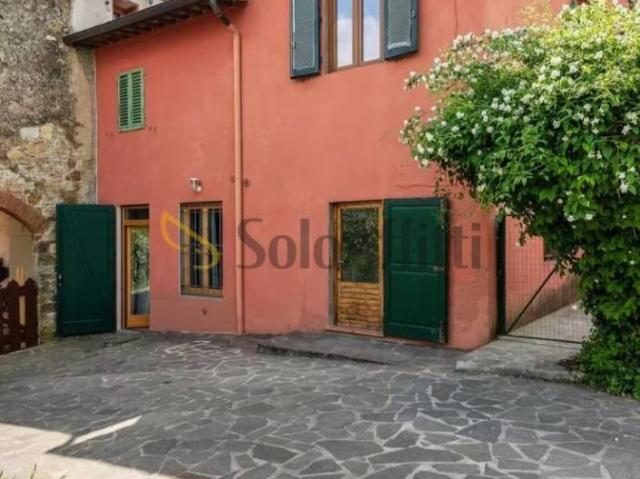 Trilocale via la rosa 10, Centro, Fiesole