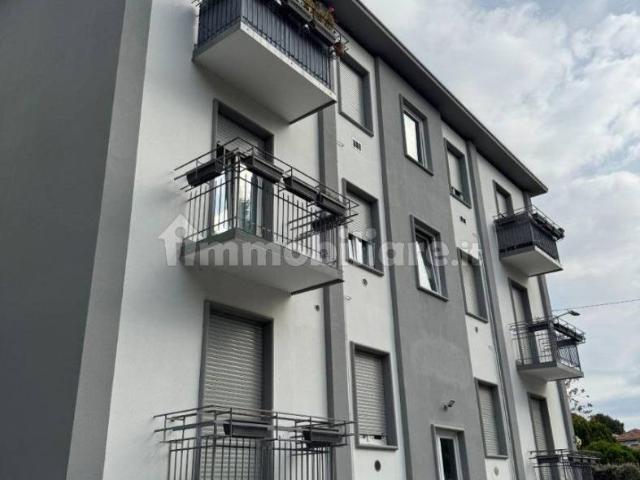 Trilocale via Lario 66, Arnate, Gallarate