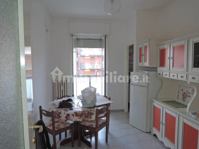 Trilocale via Lorenteggio 124, Lorenteggio, Milano