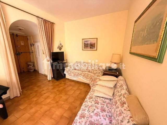 Trilocale via Parasio, Porto Maurizio, Imperia