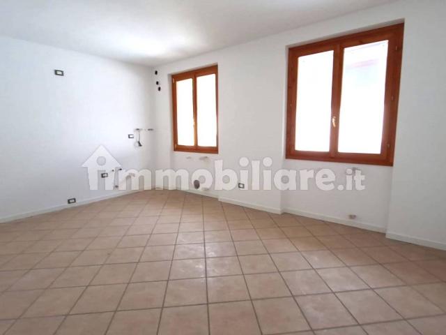 Trilocale via Pezze, Adrara San Rocco