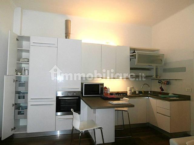 Trilocale via Pietro Nava 14, Centro, Lecco
