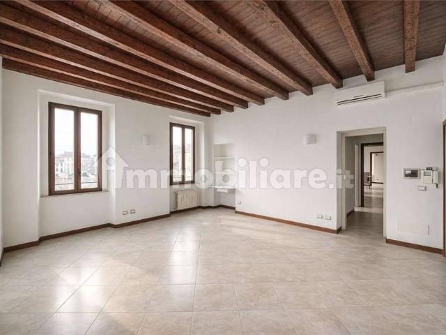 Trilocale via Poli, 6, Centro, Arona